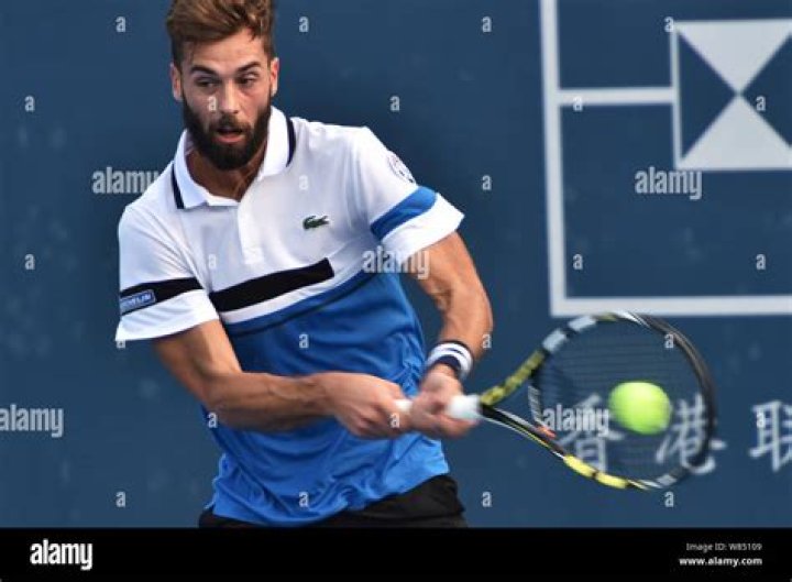 Benoit Paire returns the shot to Stan Wawrinka during a match of The Internazionali BNL d&rsquo;Italia 2016 on May 10, 2016