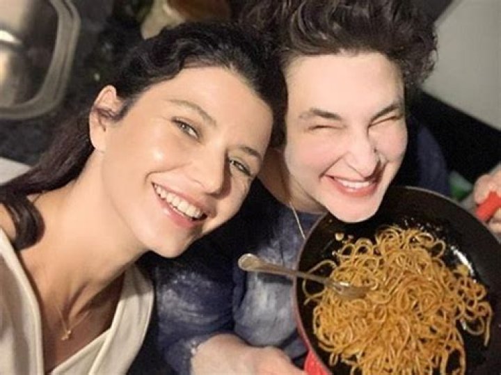 Beren Saat in a selfie with Ozgur Masur in June 2014