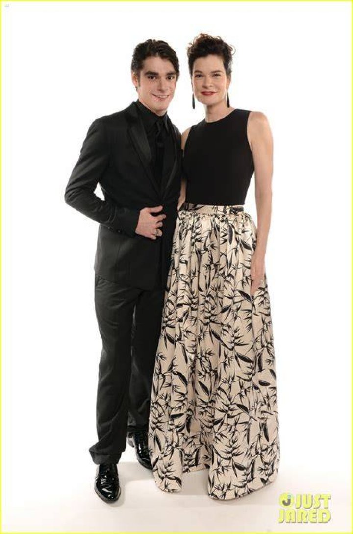 Betsy Brandt with RJ Mitte (Right) and Bryan Cranston (Left) at the 73rd Annual Peabody Awards for Breaking Bad