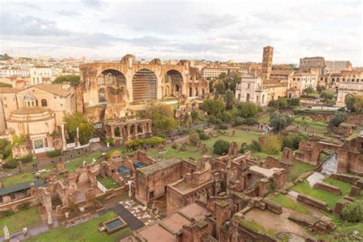 Betty Who at Roman Forum in September 2017