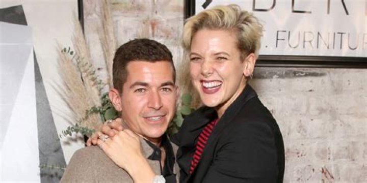 Betty Who with Zak Cassar in December 2017 at Ristorante Trattoria Angiolino in Italy