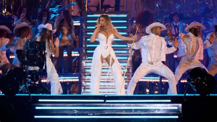 Beyonce Knowles at singing show