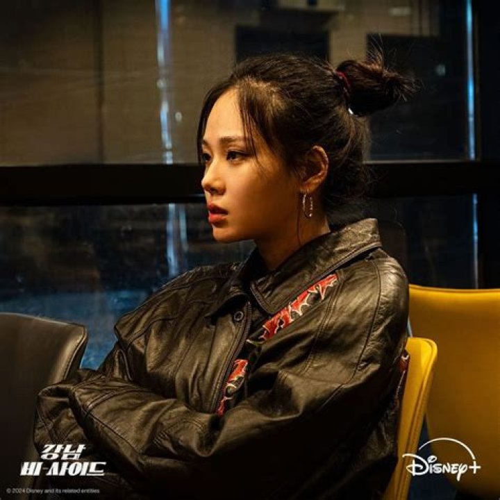 BiBi while filming the soundtrack for the TV show "Star Darlings" in 2016