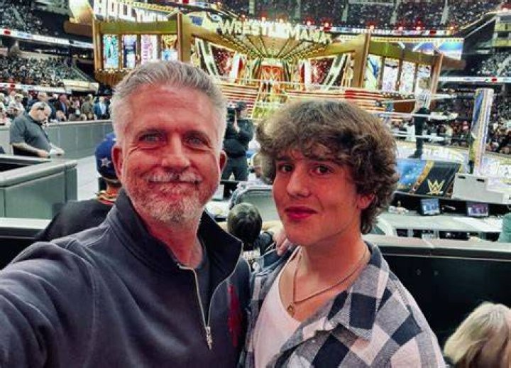 Bill Simmons with his son, in an Instagram selfie from November 2019