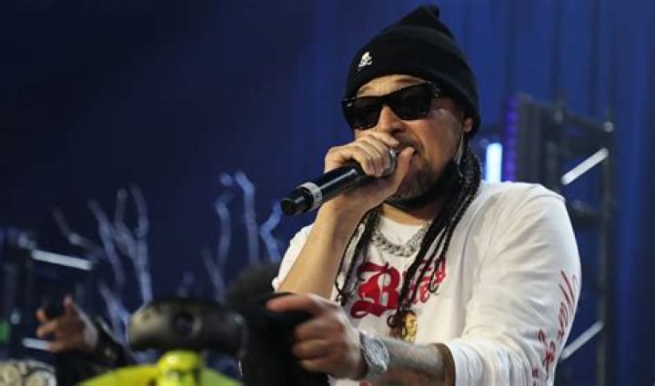 Bizzy Bone performing in a live concert in 2009