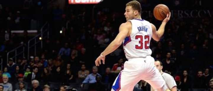 Blake Griffin while throwing the ball