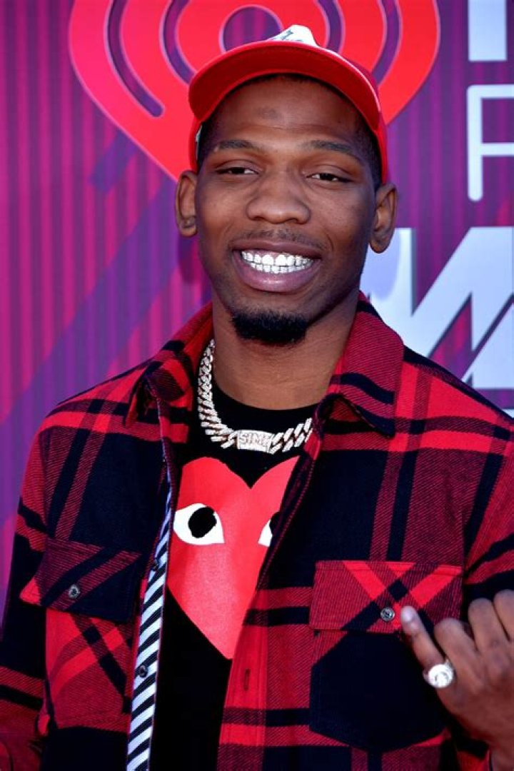 BlocBoy JB with a pile of cash in 2018