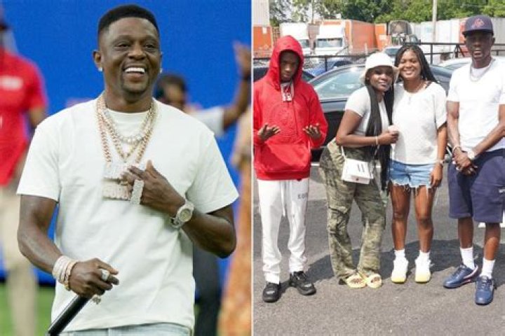 Boosie Badazz with his 4 daughters and 3 sons at an outdoor event in May 2016