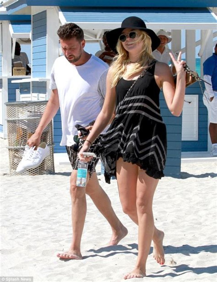 Brett Eldredge and Rachel Hilbert