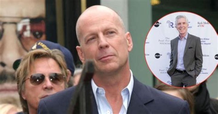 Bruce Willis meeting with US Navy air crew in 2002