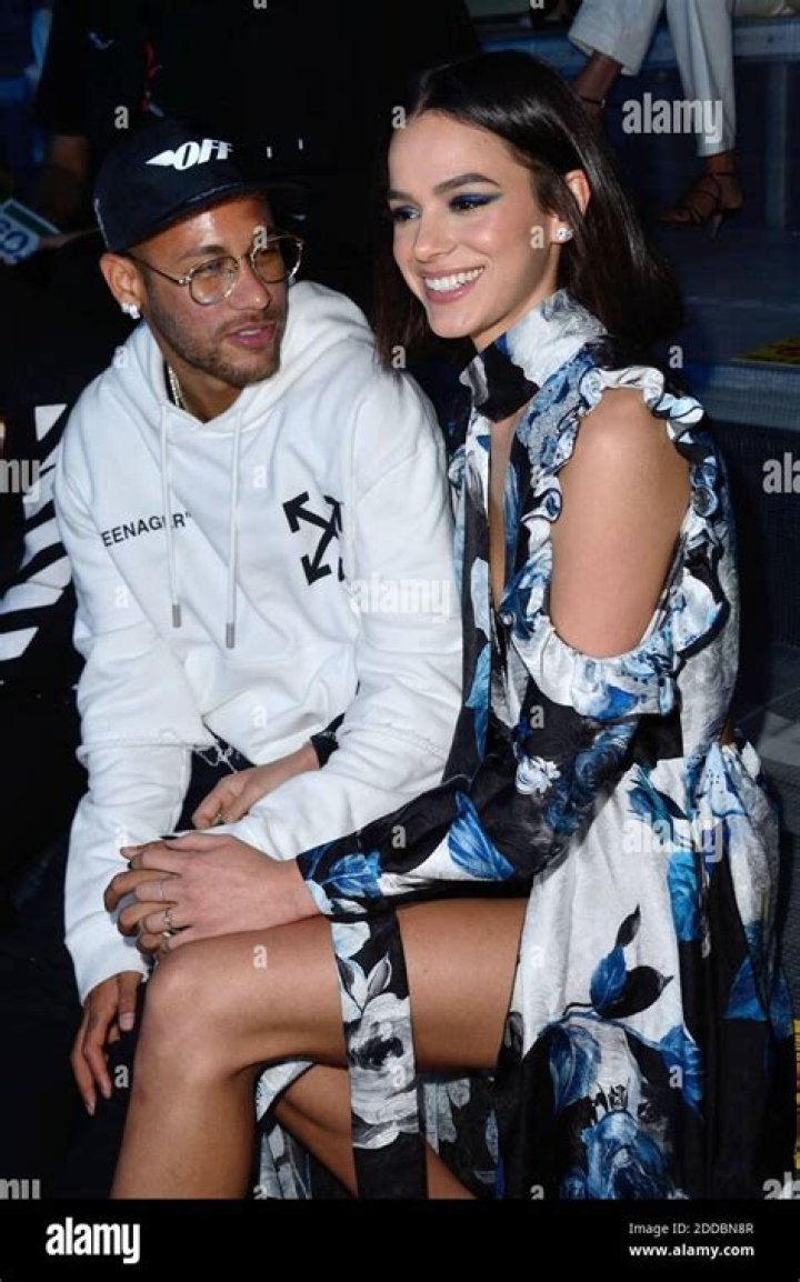 Bruna Marquezine and Neymar Jr.