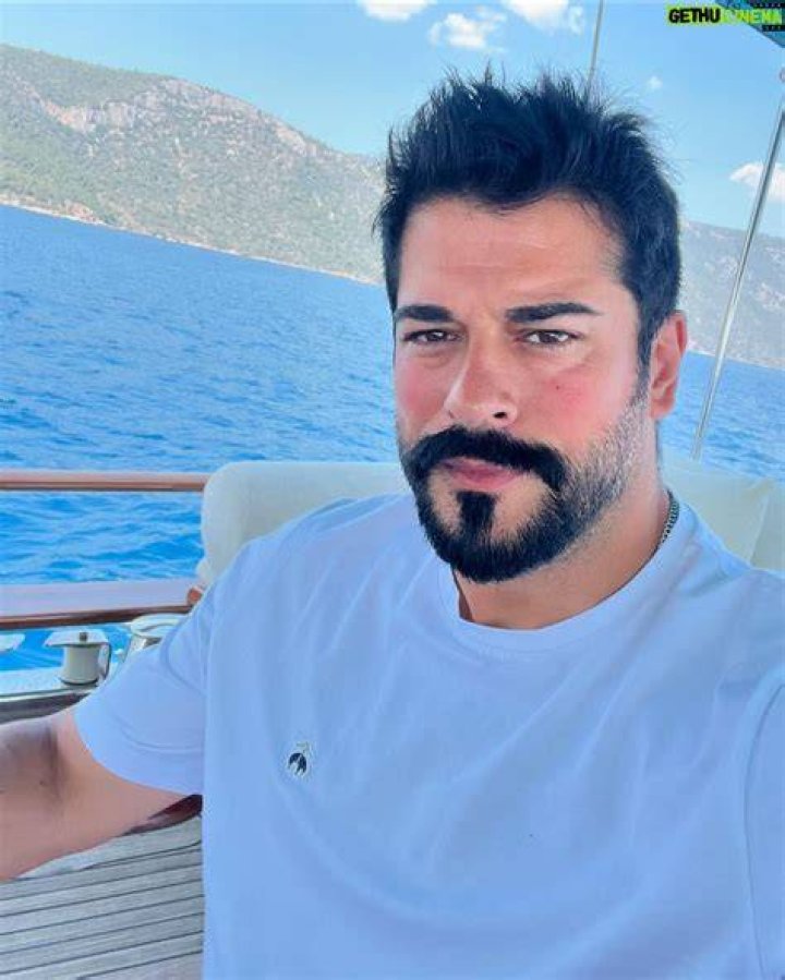 Burak &Ouml;z&ccedil;ivit in a selfie in March 2018
