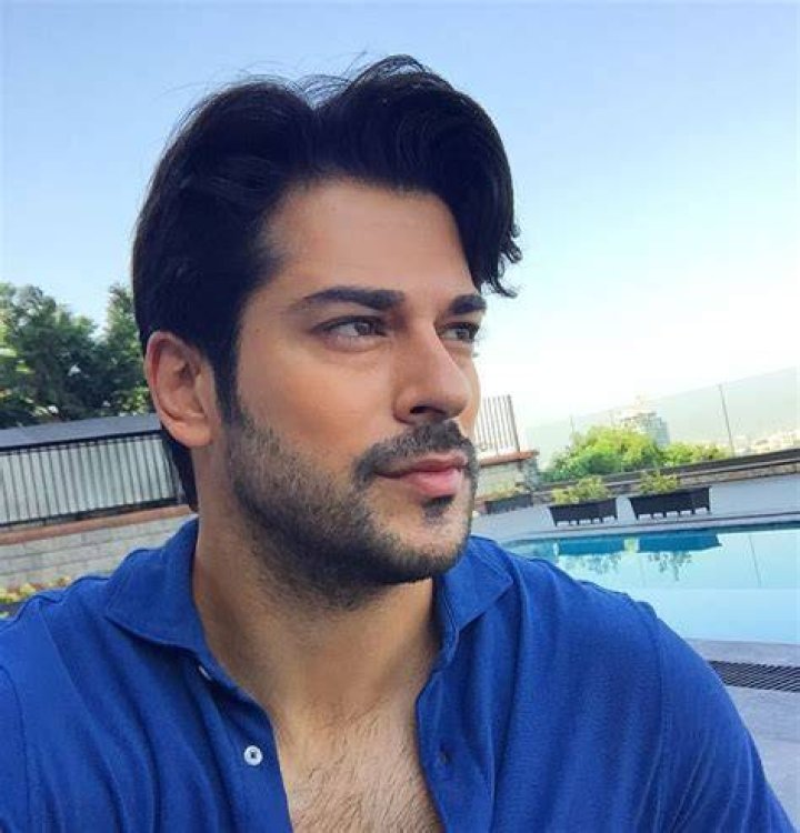 Burak &Ouml;z&ccedil;ivit in an Instagram selfie as seen in March 2018