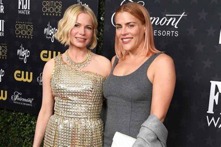 Busy Philipps and Michelle Williams enjoying their meal together
