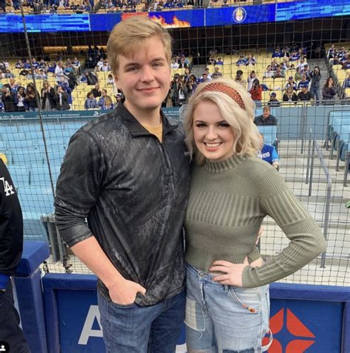 Caleb Lee Hutchinson (Right) with Maddie Poppe and Kevin Jonas (Center) in May 2018