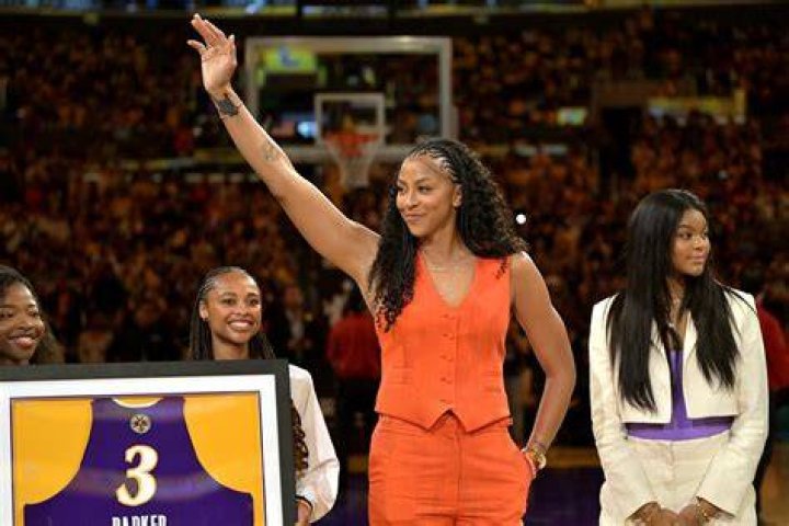 Candace Parker before aiming her shot