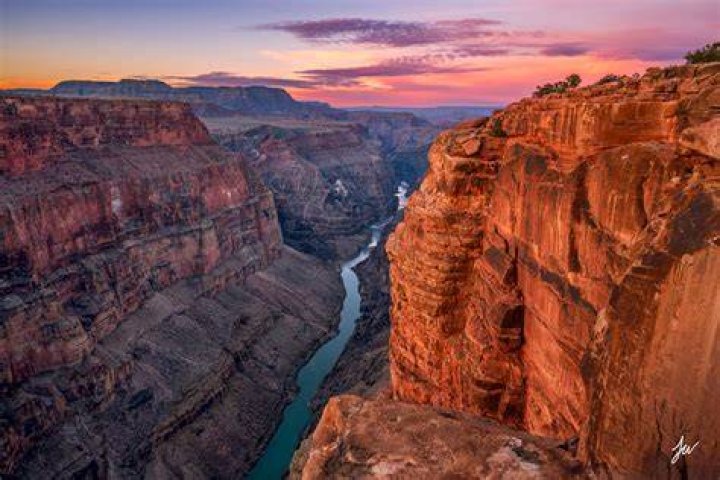 Canyon as seen in a selfie taken with his father Johnny, mother Sarah, and his siblings Branson, Lizzy, Daniell, Az, Allie, and Savannah while enjoying themselves in their pool in February 2020