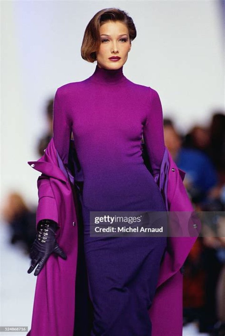 Carla Bruni modeling