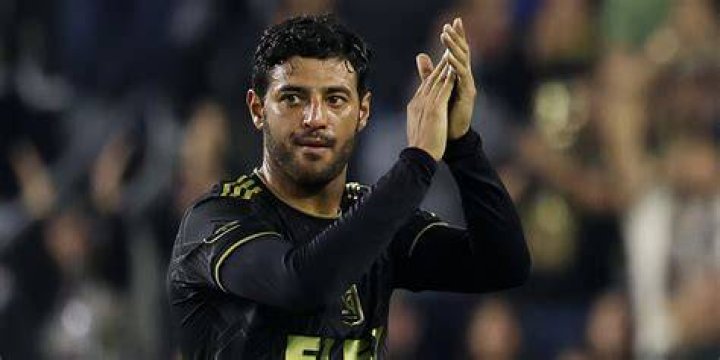Carlos Vela with basketball legend Magic Johnson, as seen in April 2018