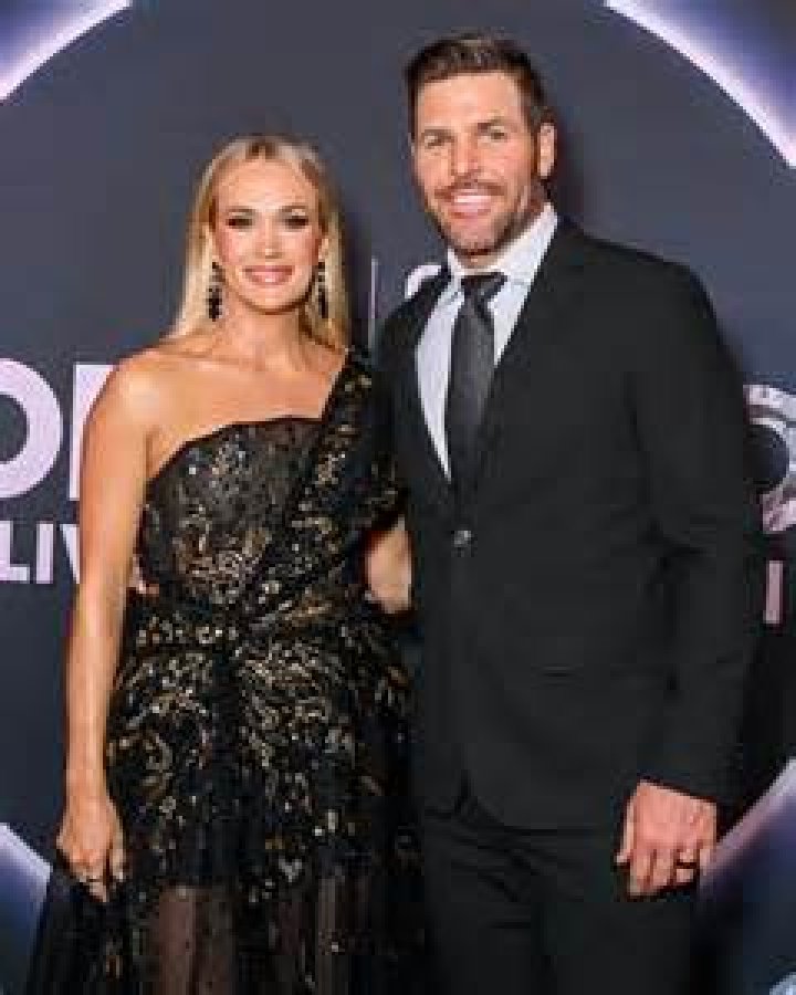 Carrie Underwood and Mike Fisher with their son Isaiah