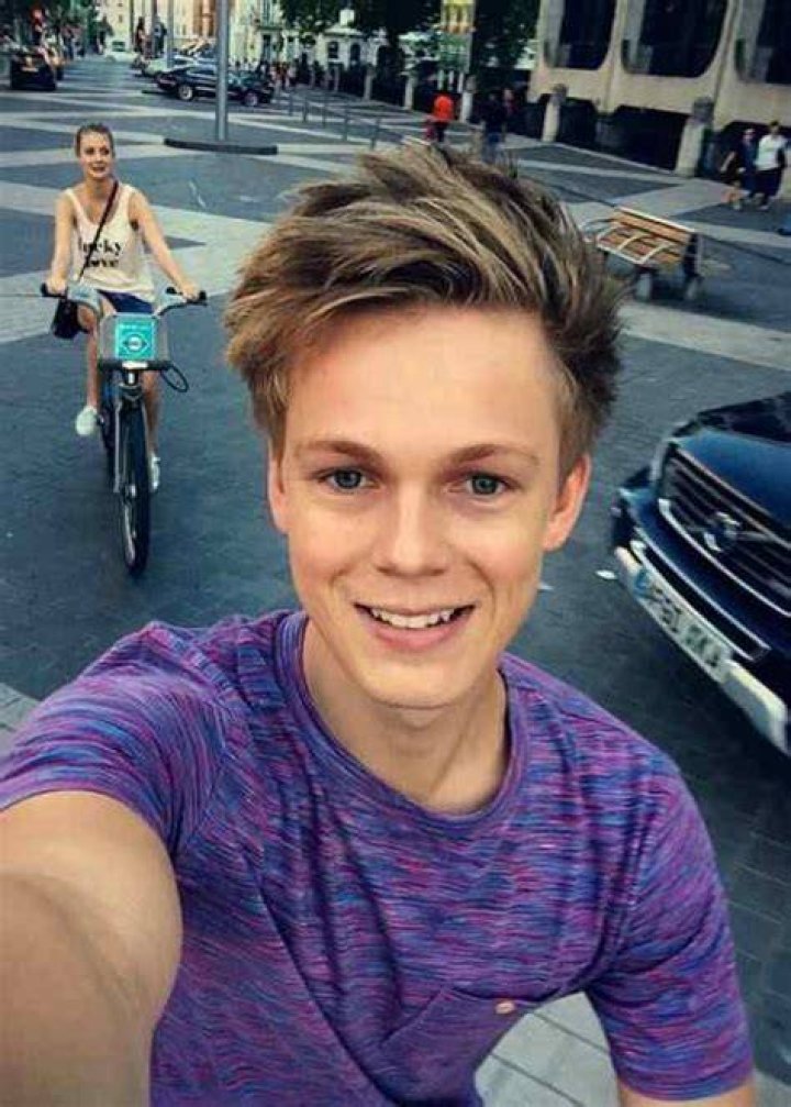 Caspar Lee in a selfie in November 2015
