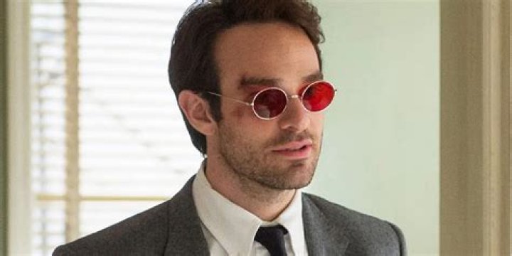 Charlie Cox acting in Daredevil