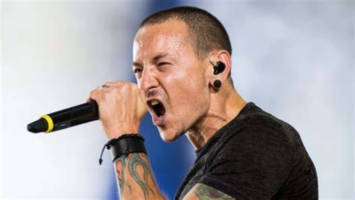 Chester Bennington at the Rhonda's Kiss Concert in November 2016