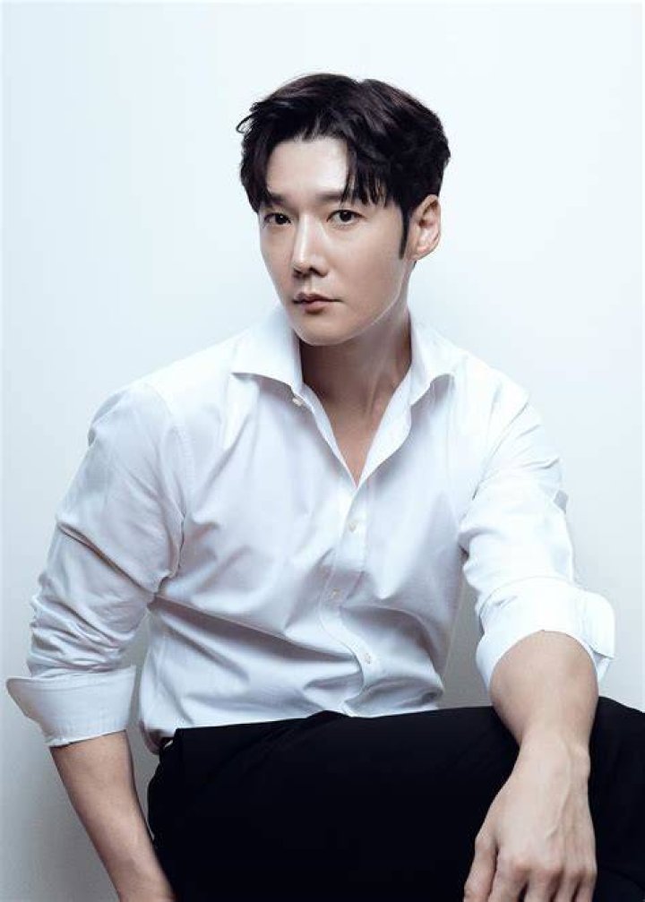 Choi Jin-hyuk in December 2013
