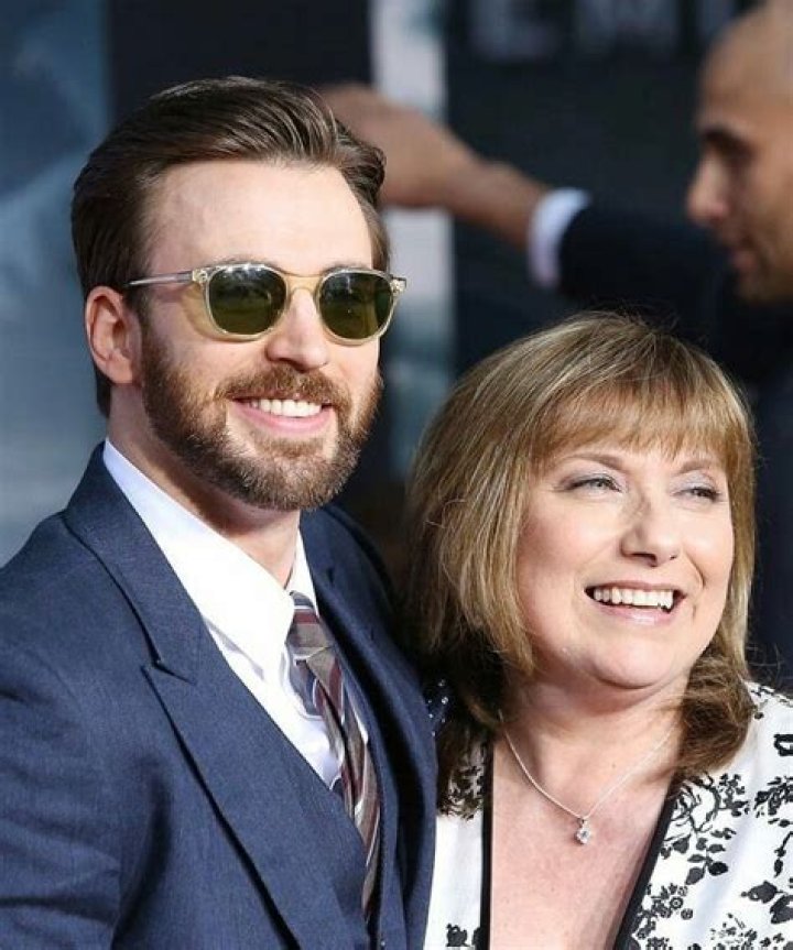 Chris Evans wishing his mom a Happy Mother's Day