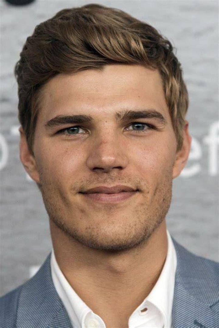 Chris Zylka and Hanna Beth Merjos