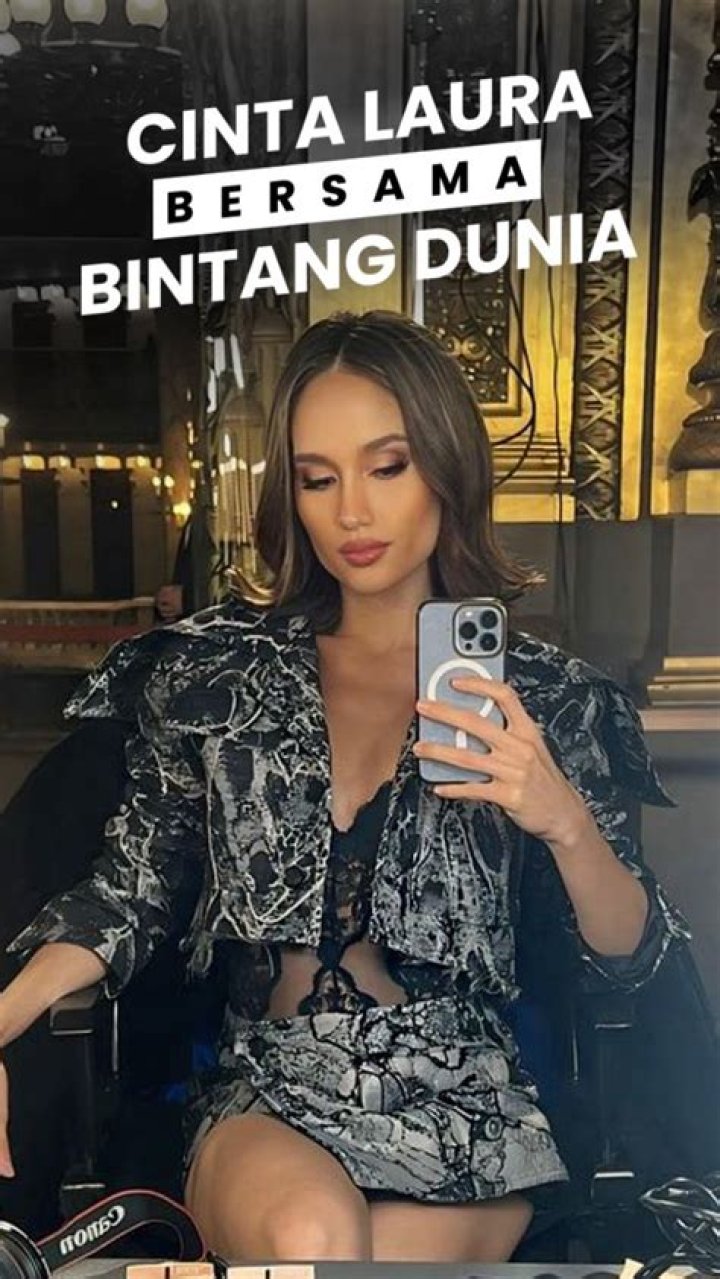 Cinta Laura in a selfie in Barcelona, Spain in October 2017