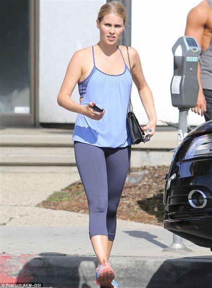 Claire Holt weight