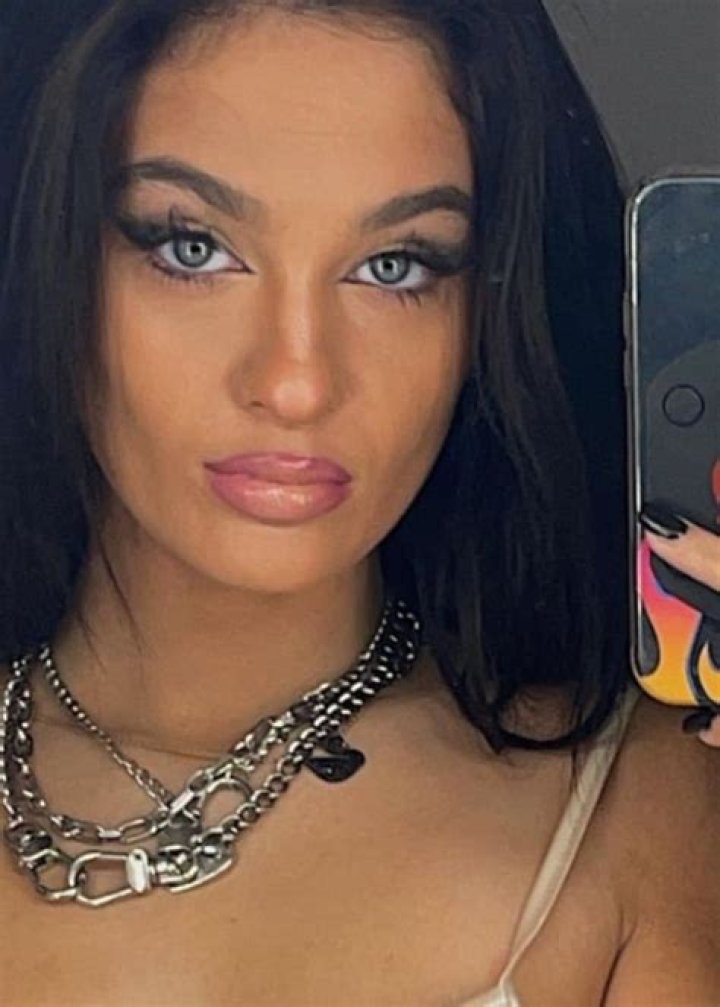 Claudia Conway sharing her selfie in January 2021