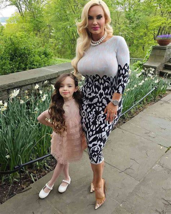 Coco Austin showing her baby bump