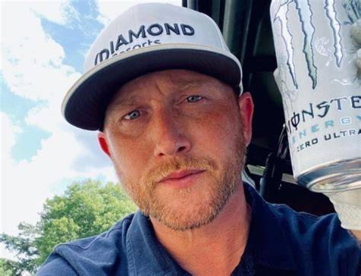 Cole Swindell in July 2020 having a great time at Space Camp