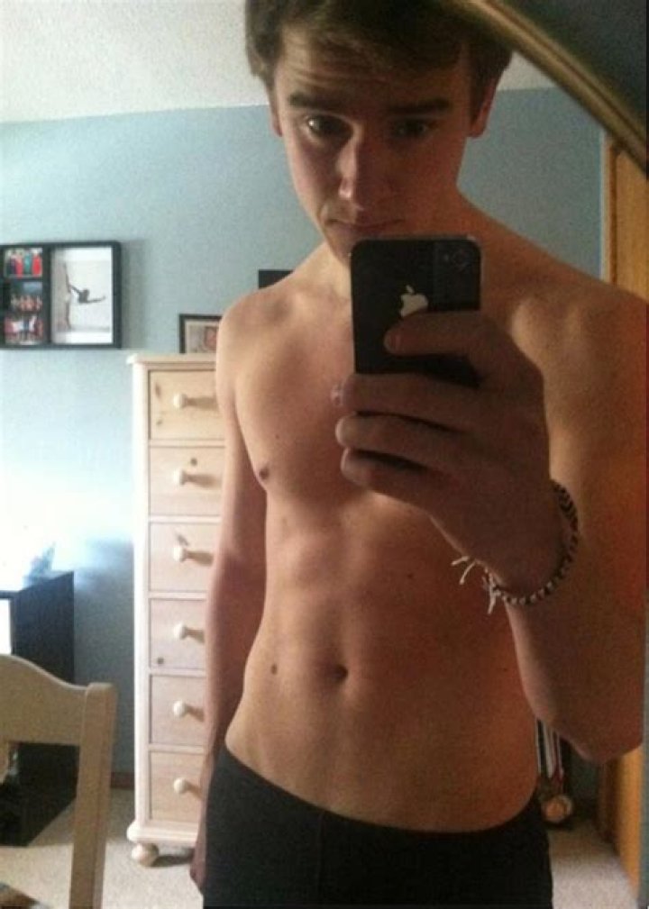 Connor Franta shirtless body