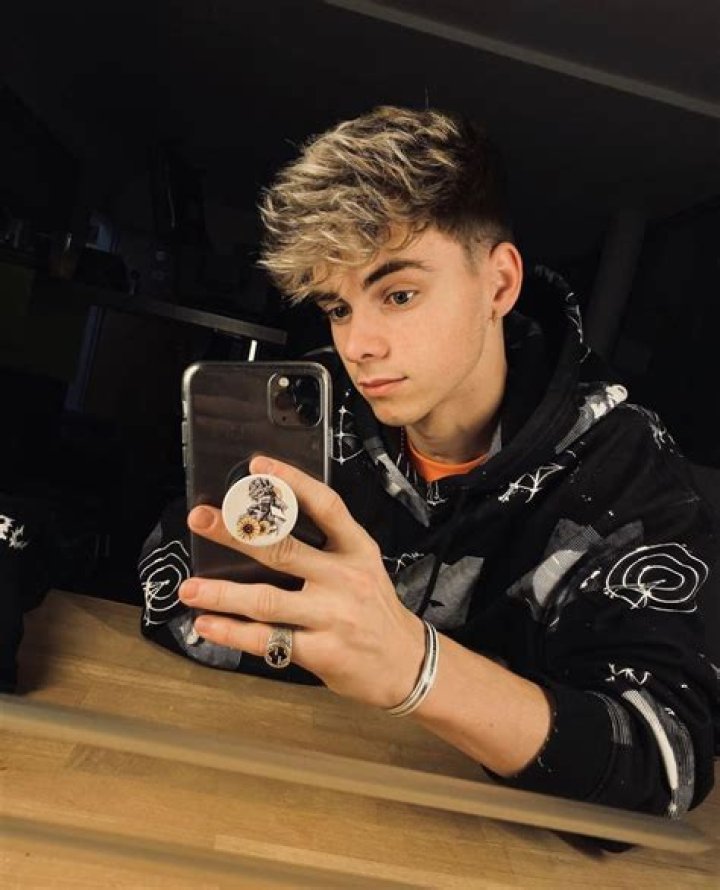 Corbyn Besson in an Instagram selfie as seen in November 2017