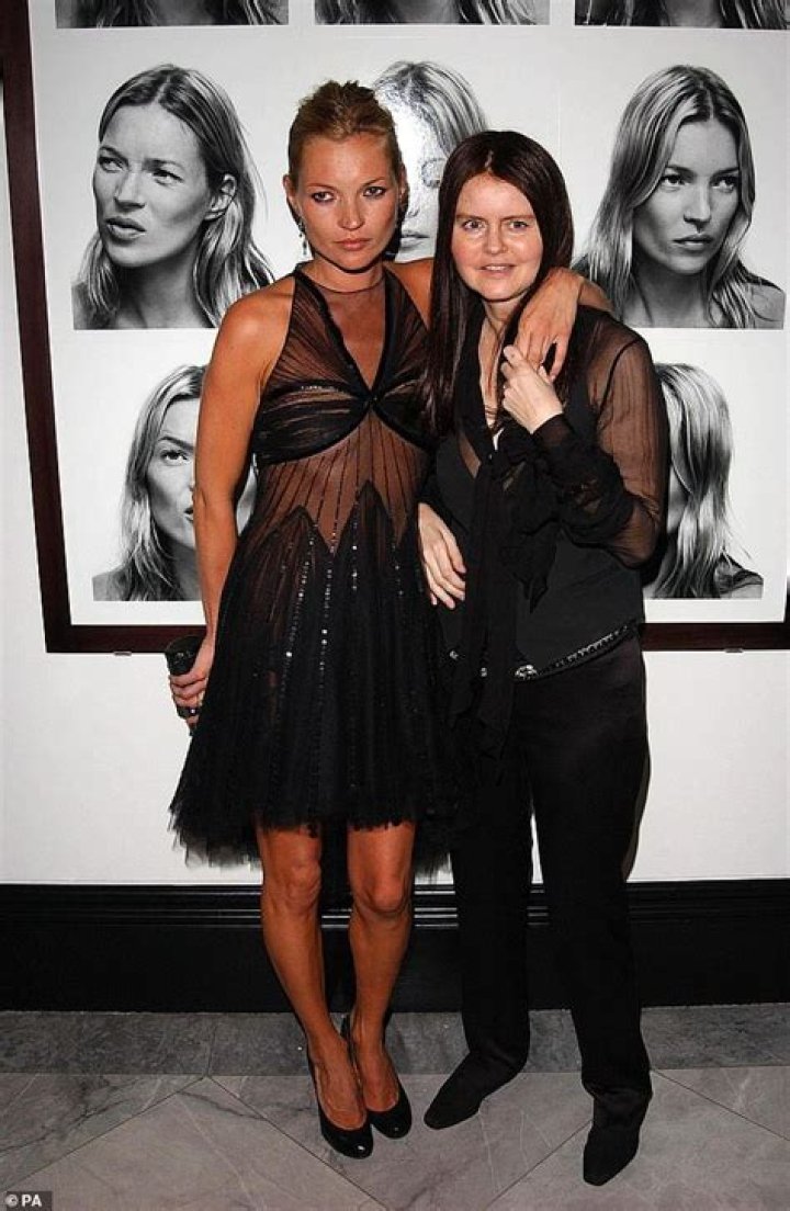 Corinne as seen with her sister Taylor and mother Peri in 2017