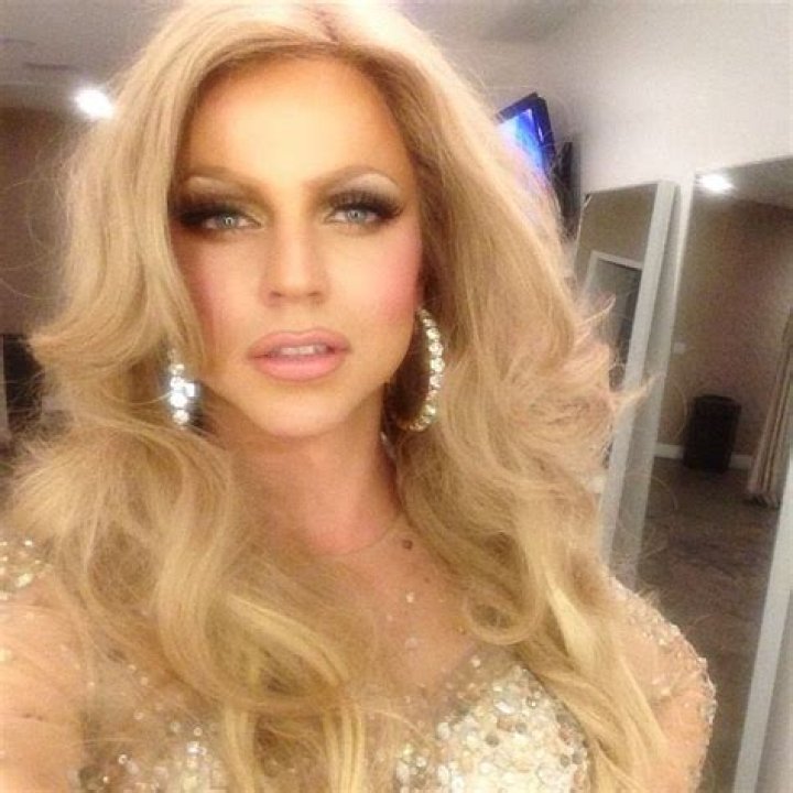 Courtney Act in a mirror selfie in Wembley Arena in October 2018