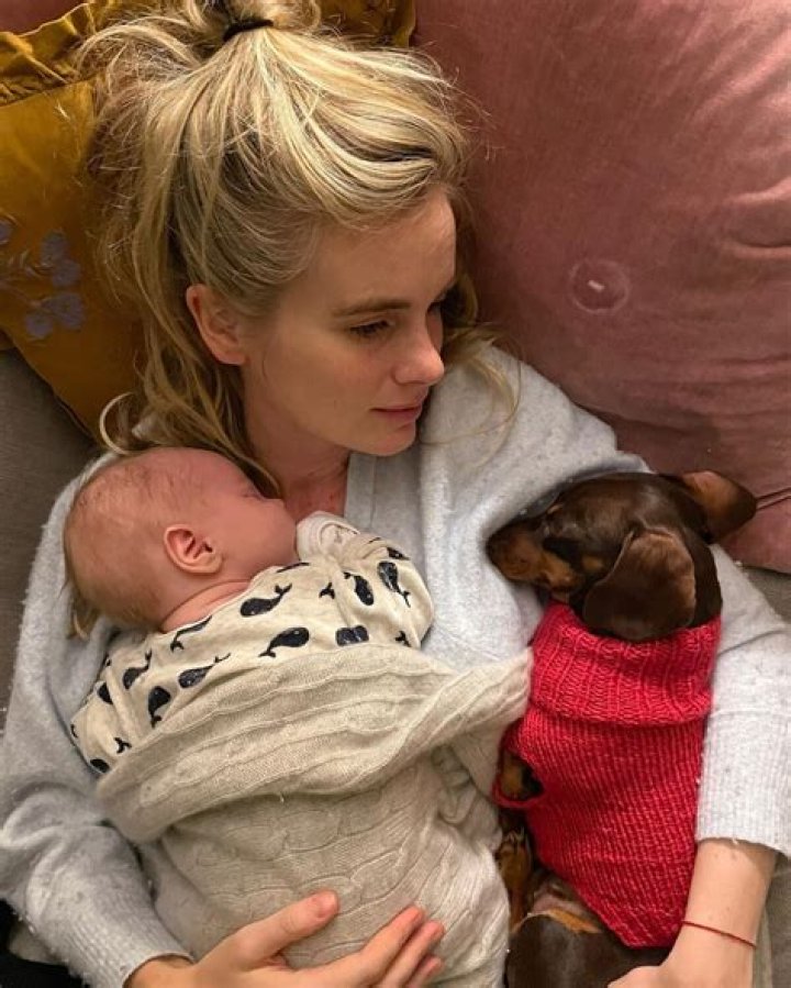 Cressida Bonas in an Instagram selfie with a bouquet in June 2017