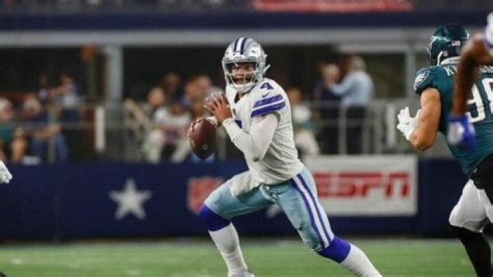 Dak Prescott during a match between the Mississippi State Bulldogs and Tennessee Martin Skyhawks in November 2014 