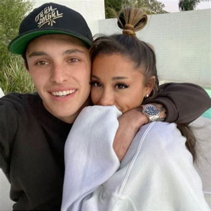 Dalton Gomez and Ariana Grande posing for a Christmas picture in December 2020