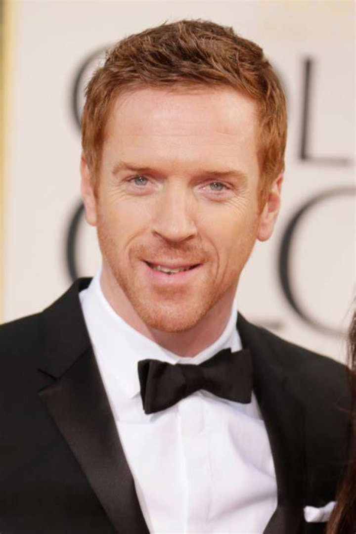 Damian Lewis poses with the Golden Globe 2013 Award for "Best Performance by an Actor in a Television Series."