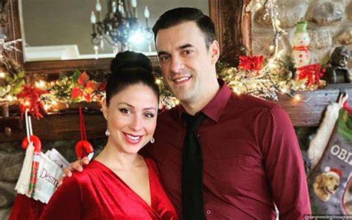 Dan Gheesling and his wife in December 2020 wishing everyone had a lovely Christmas