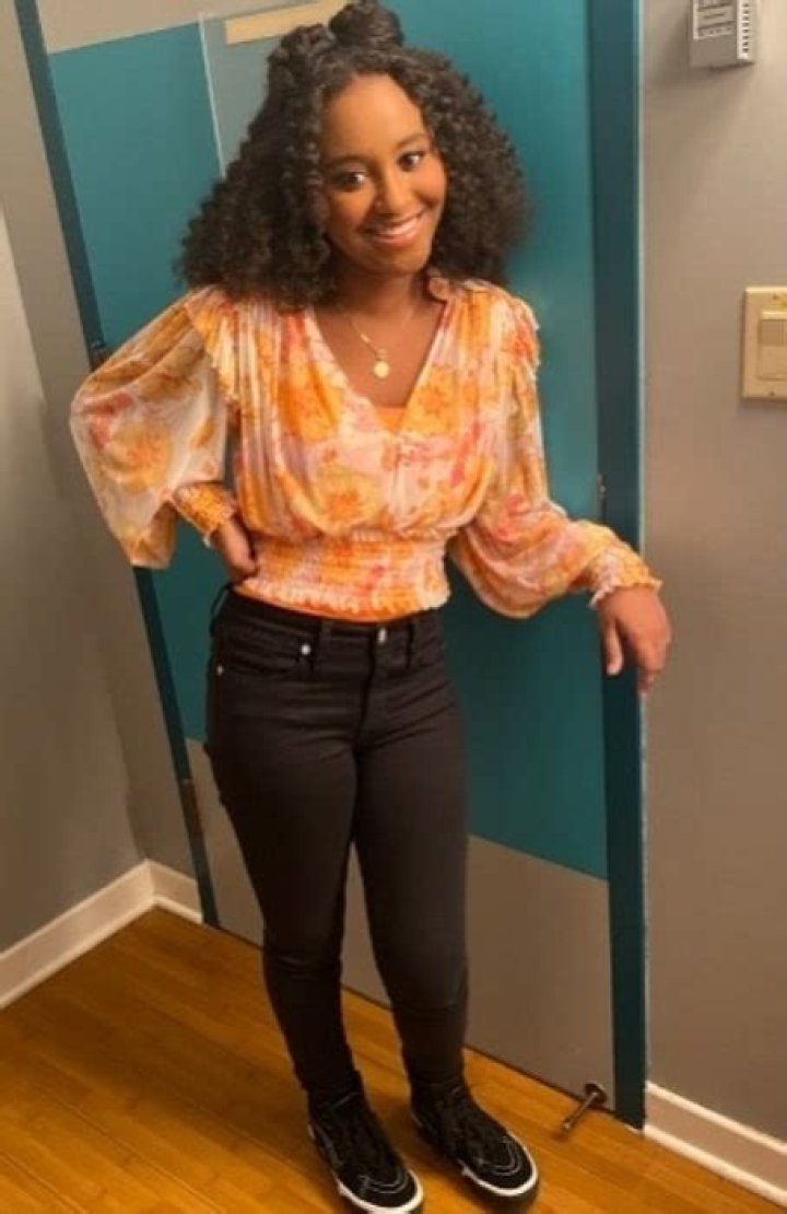 Dana Heath in October 2020 wishing everyone a happy Monday declaring fall to be her favorite season because of the colors clothes and food
