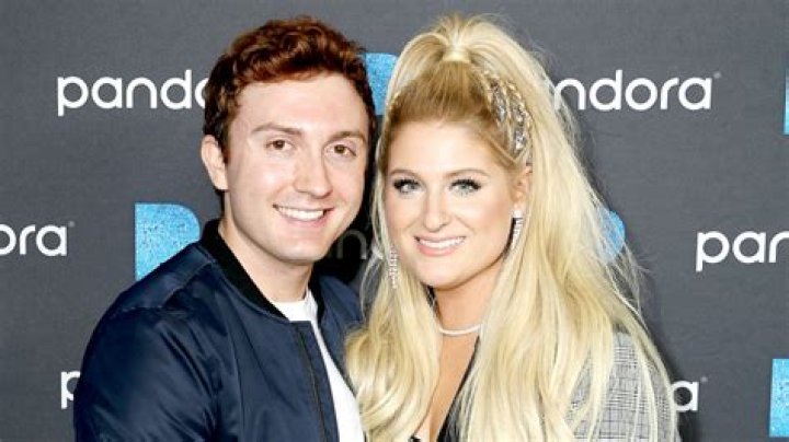 Daryl Sabara and Meghan Trainor heading towards a restaurant in Los Angeles in November 2016