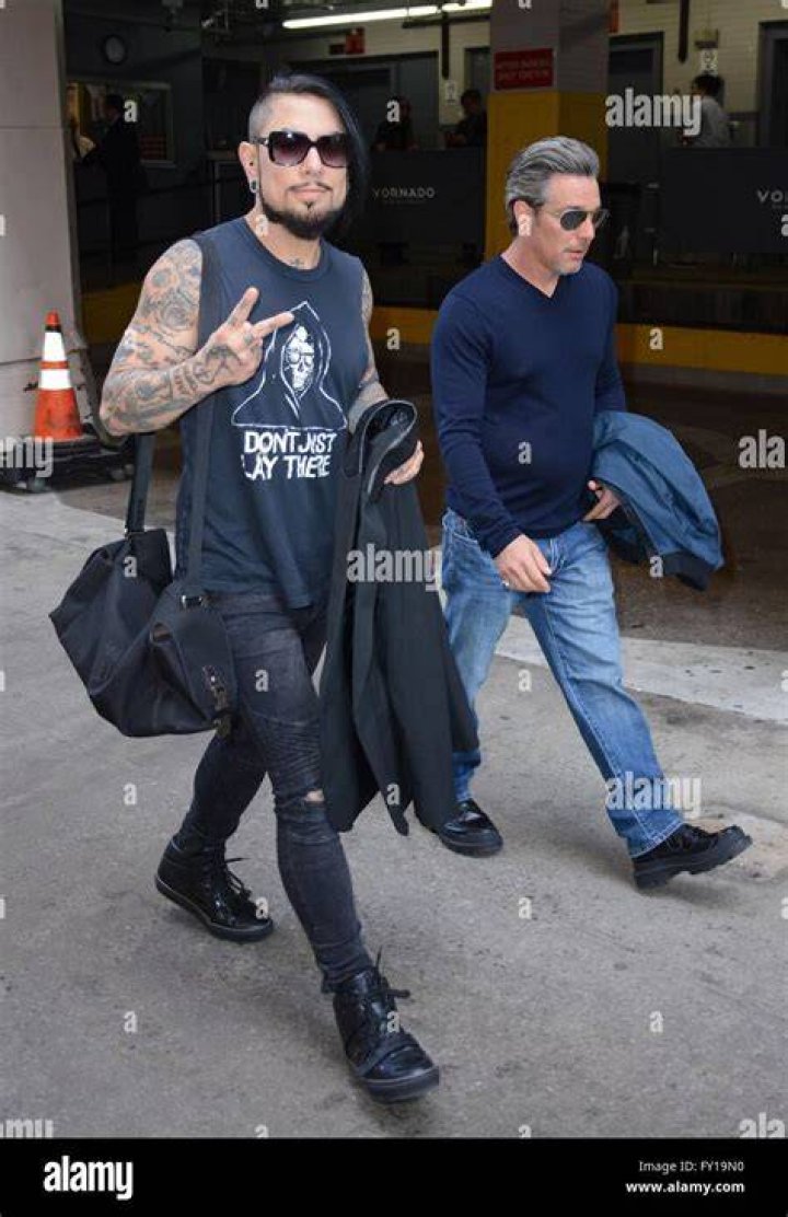 Dave Navarro with Todd Newman at the airport waiting for the flight in April 2018