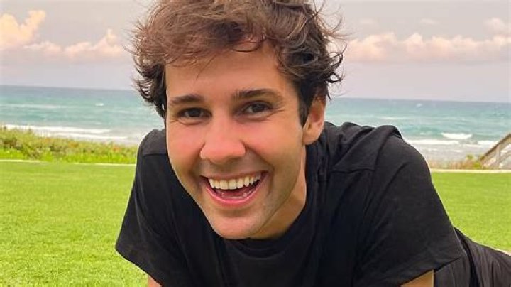 David Dobrik wearing braces in an Instagram selfie in September 2014