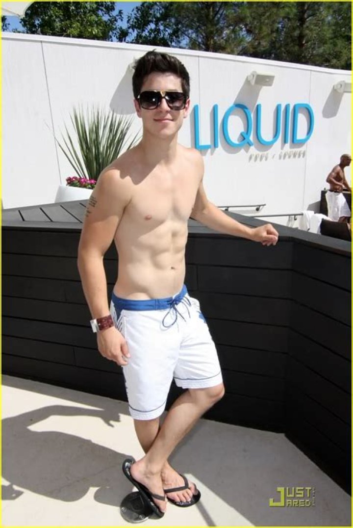 David Henrie shirtless