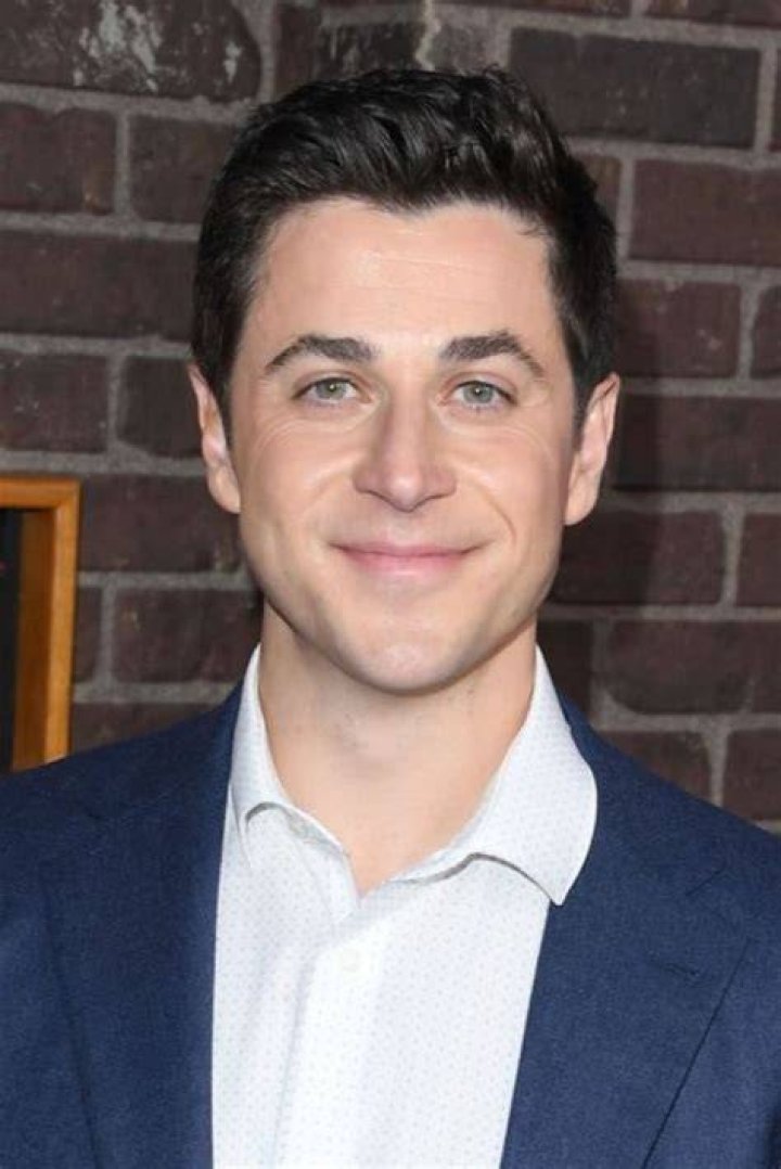 David Henrie spectacles